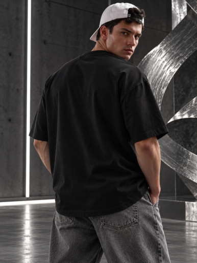 Black statement black oversize tee